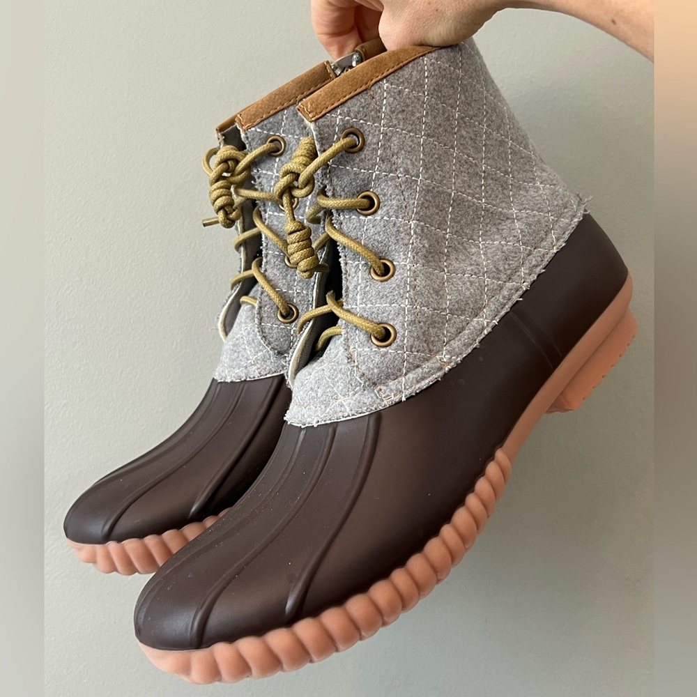 Simply Southern Quilted Duck Boots • 9